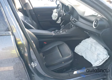 2017 Alfa Romeo Giulia Ti Awd z USA, uszkodzony, nr VIN ZARFAEEN4H7531736